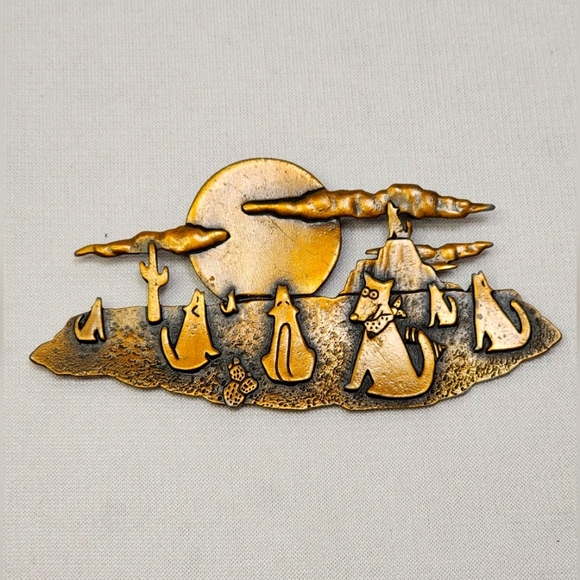 J.J. Jonette Bronze Wolves at Night  In a Desert Scene Brooch - Picture 1 of 8